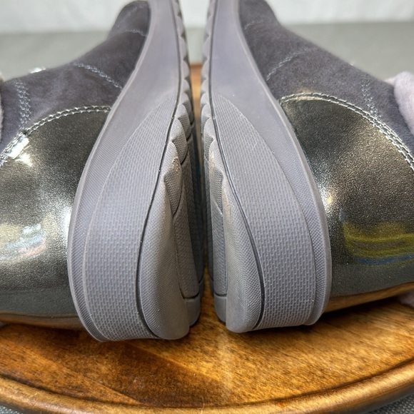 Bzees Shoes Wm 9M Golden Gray Faux Suede Slip On Faux Fur Lining Sneaker Bootie - Picture 8 of 14